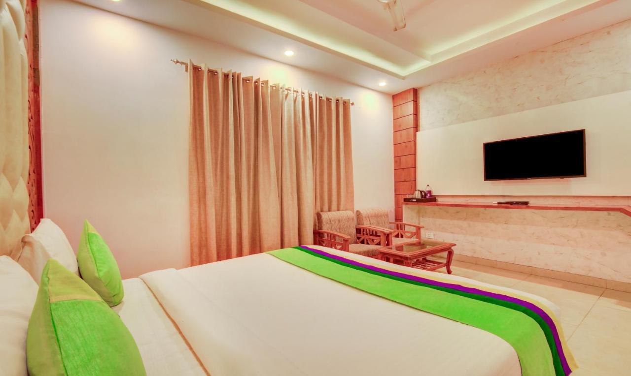Treebo G K Residency Near Dehradun Railway Station Hotell Exteriör bild
