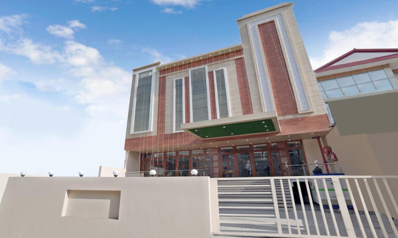 Treebo G K Residency Near Dehradun Railway Station Hotell Exteriör bild