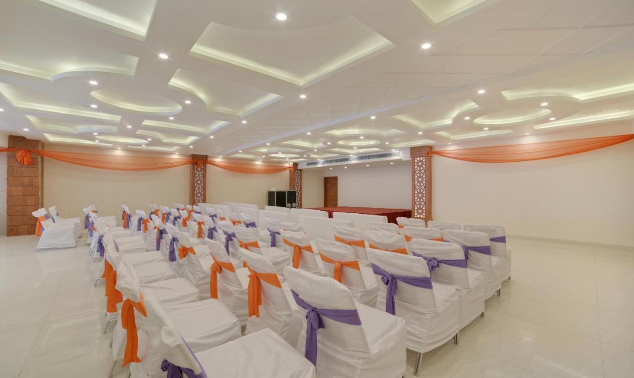 Treebo G K Residency Near Dehradun Railway Station Hotell Exteriör bild