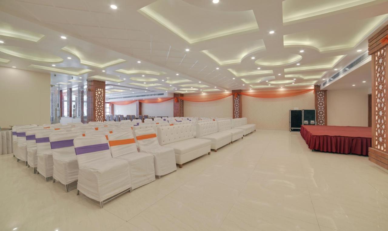 Treebo G K Residency Near Dehradun Railway Station Hotell Exteriör bild